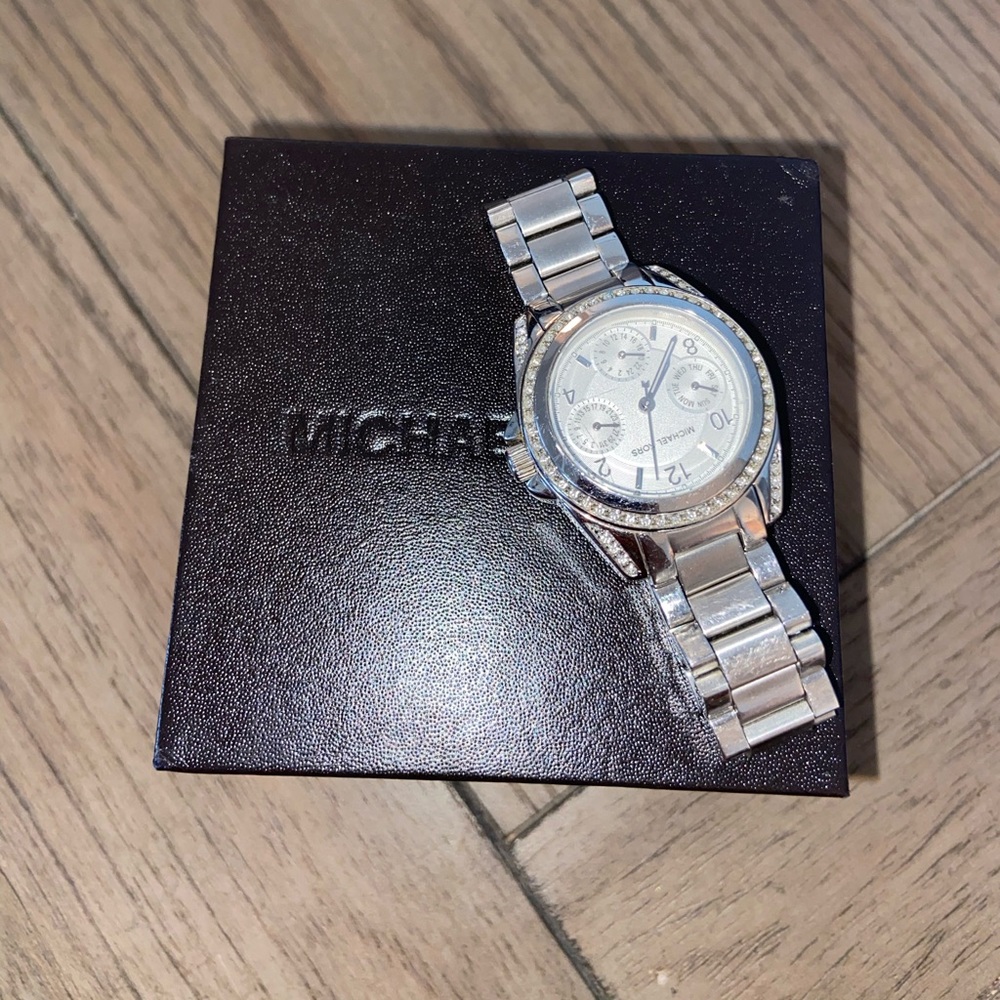 GORGEOUS MICHAEL KORS WATCH